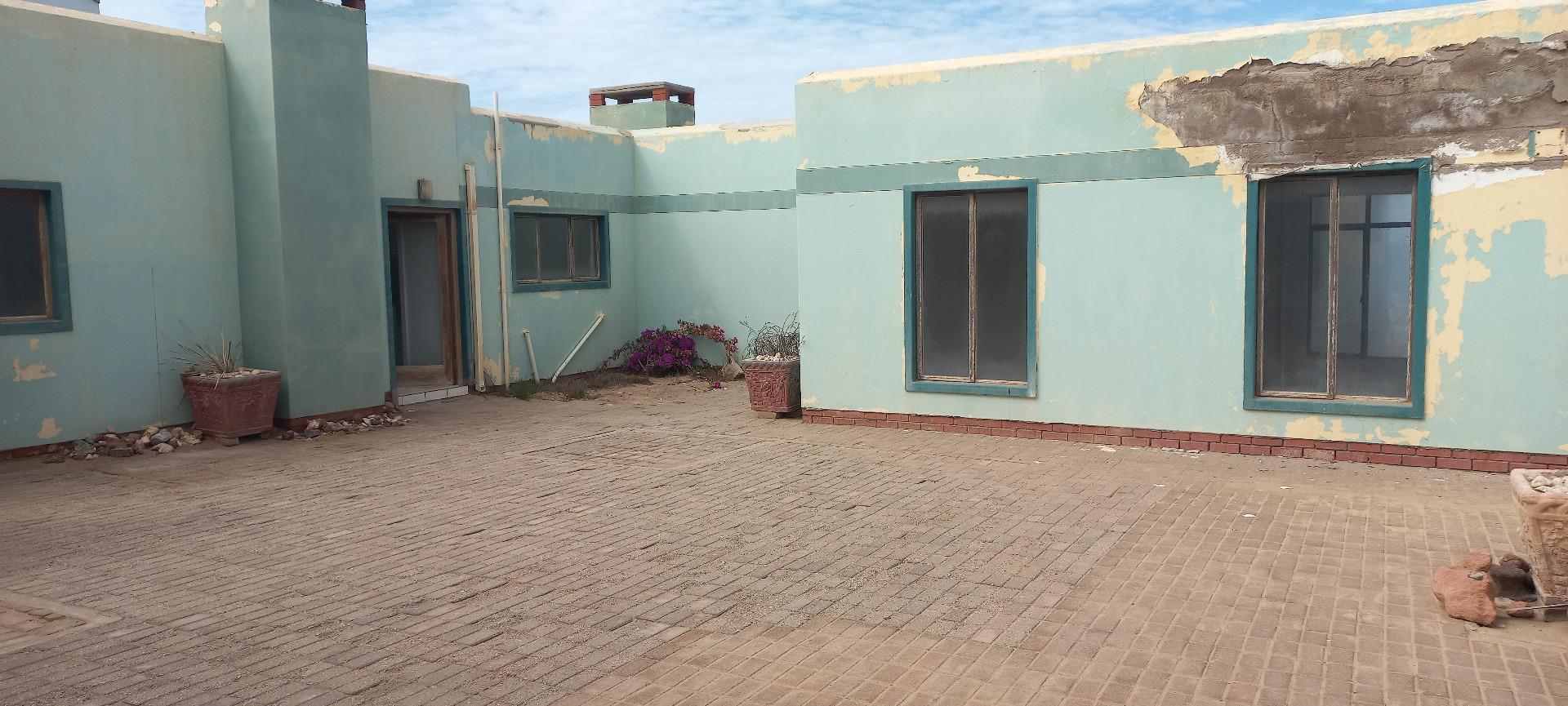 House for Sale in Henties Bay, Henties Bay 609675