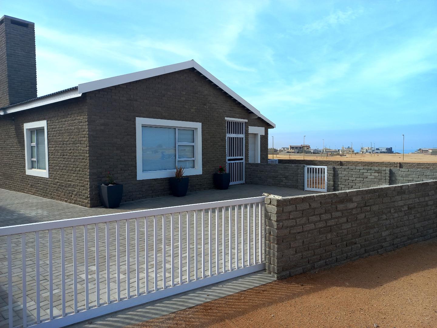 House To Rent in Henties Bay, Henties Bay