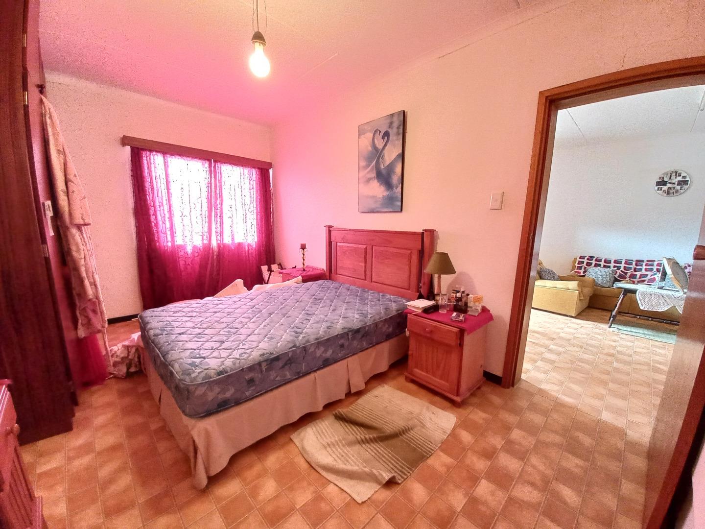 House for Sale in Henties Bay, Henties Bay 701462